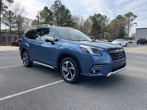 Used 2023 Subaru Forester Touring image 4