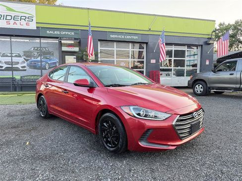 Used 2017 Hyundai Elantra SE FWD image 3