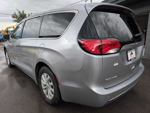 Used 2018 Chrysler Pacifica Touring Plus FWD image 5