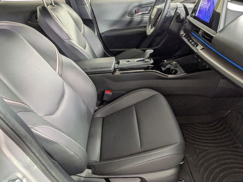 Used 2025 Toyota Prius XLE FWD image 27