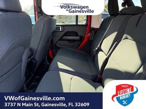 Used 2025 Jeep Wrangler Sahara image 12