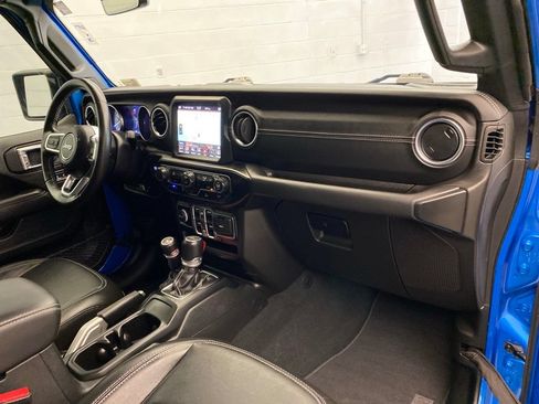 Used 2022 Jeep Wrangler Unlimited Sahara AWD/4WD image 28