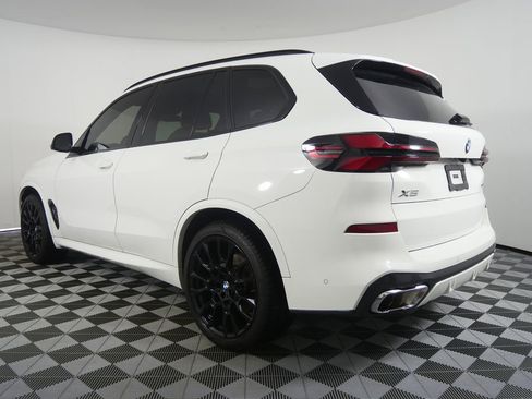 Used 2024 BMW X5 xDrive40i w/ M Sport Package AWD/4WD image 5