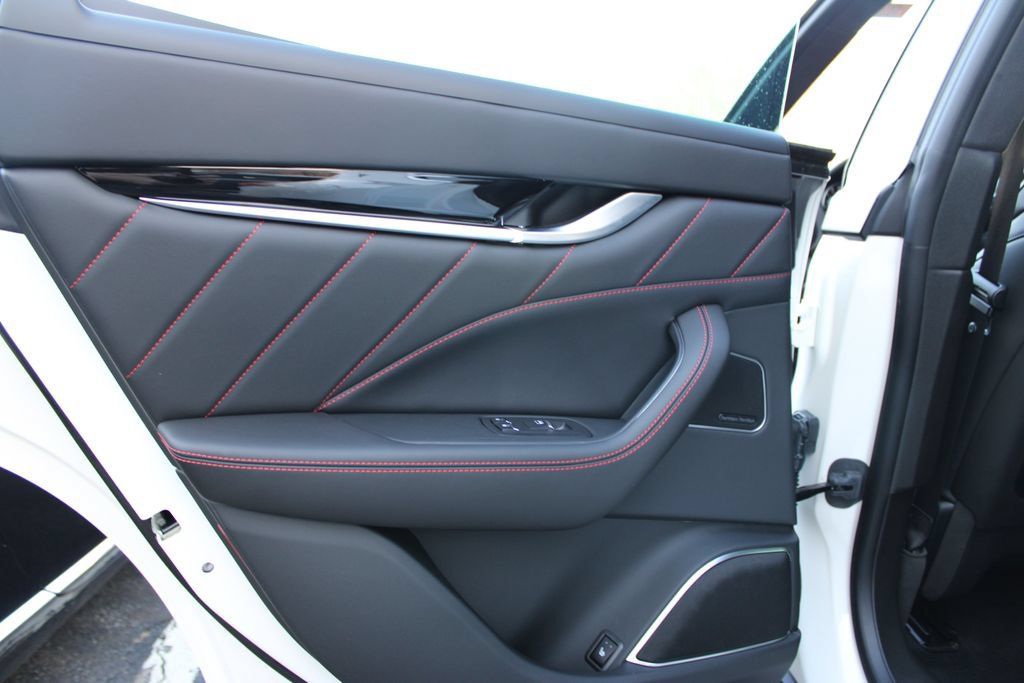 Used 2024 Maserati Levante GT Ultima AWD/4WD image 14