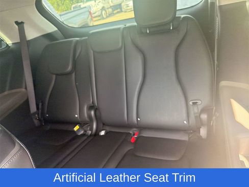Used 2025 Kia Carnival EX FWD image 9