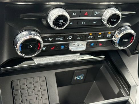 Used 2025 Ford F250 Lariat w/ Lariat Ultimate Package AWD/4WD image 24