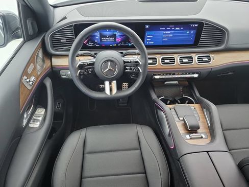 Used 2025 Mercedes-Benz GLS 450 4MATIC image 18