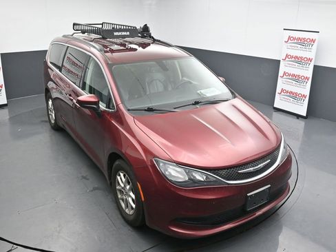 Used 2021 Chrysler Voyager Lxi image 10