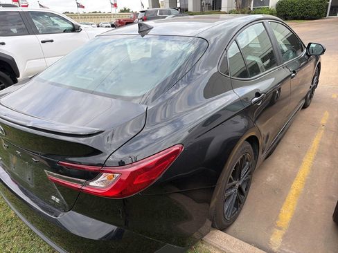 Used 2025 Toyota Camry SE FWD image 5