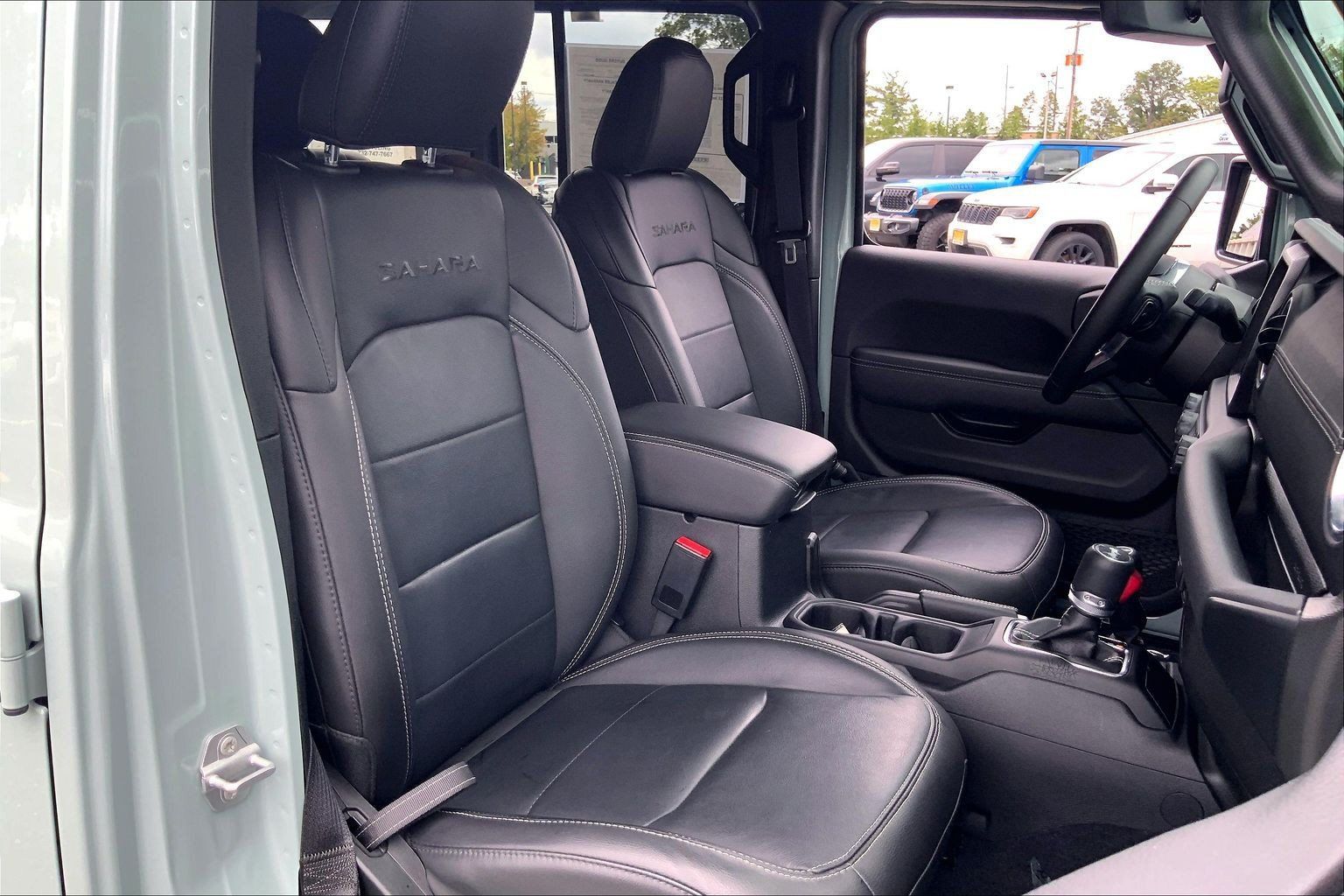 Used 2023 Jeep Wrangler Unlimited Sahara w/ Cold Weather Group AWD/4WD image 7