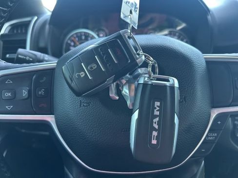 Used 2022 RAM 1500 Big Horn AWD/4WD image 36