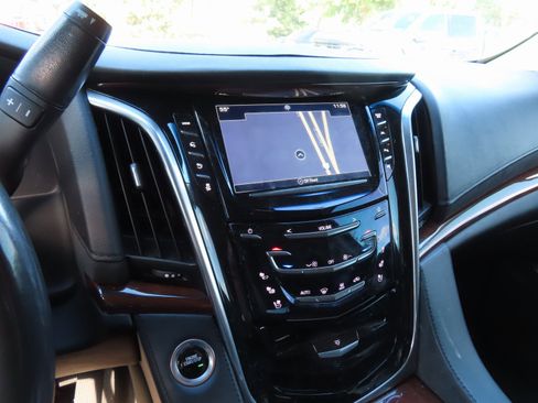 Used 2020 Cadillac Escalade ESV Premium Luxury image 18