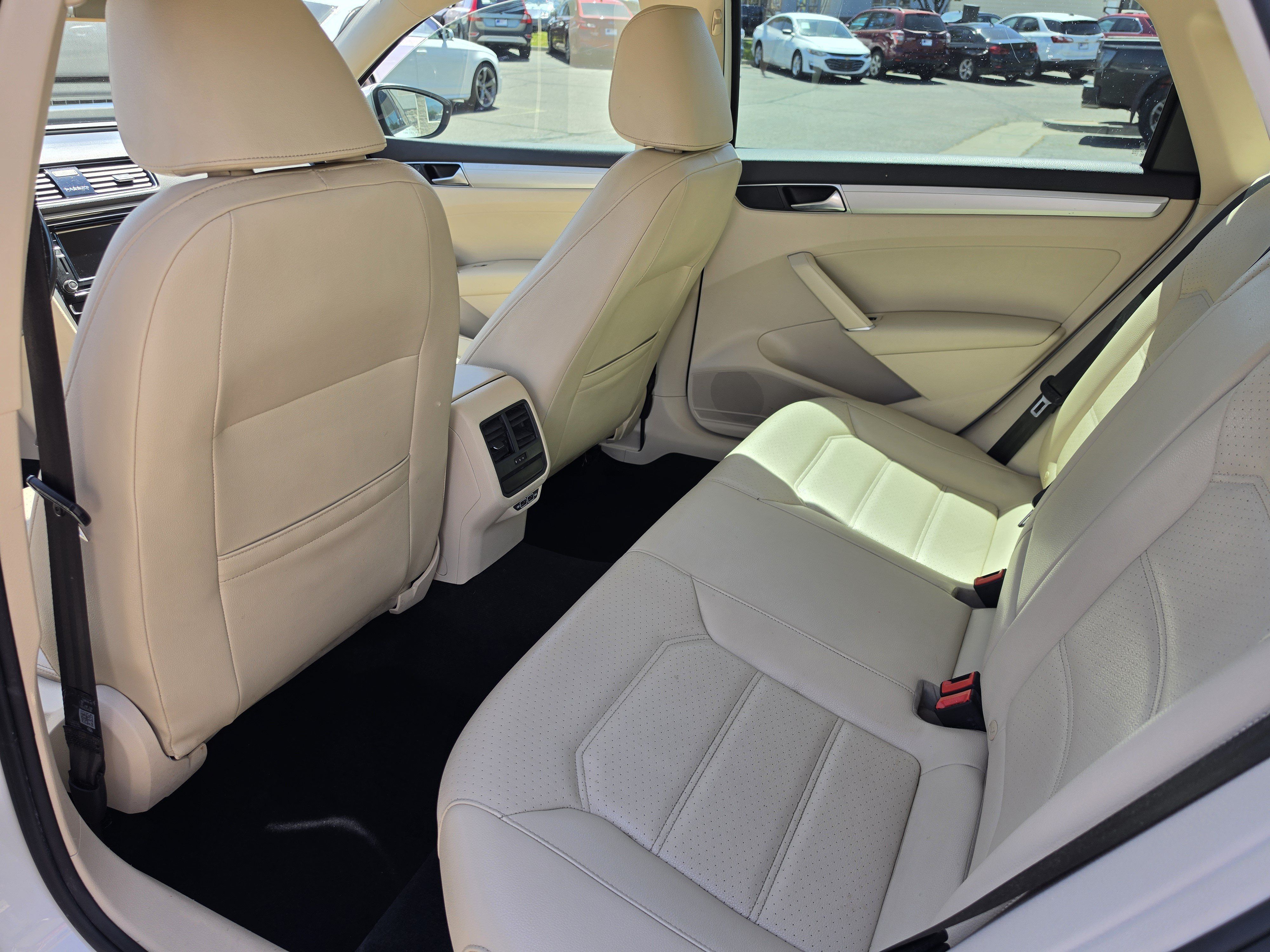 Used 2019 Volkswagen Passat 2.0T Wolfsburg w/ Wheels & Sunroof Package FWD image 18