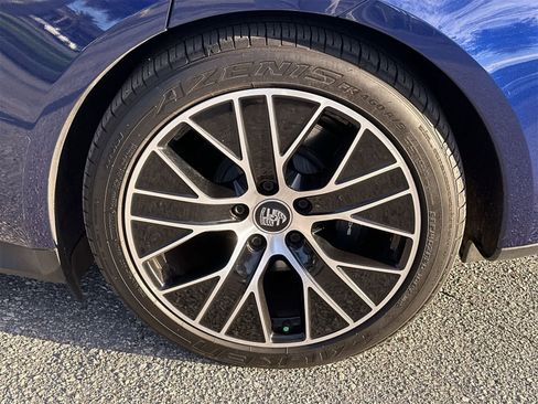 Used 2021 Porsche Taycan image 12