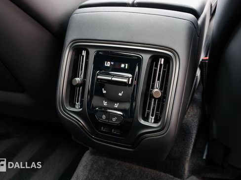 Used 2025 Aston Martin DBX 707 image 33