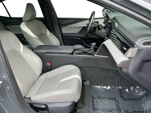 Used 2025 Toyota Camry SE image 15