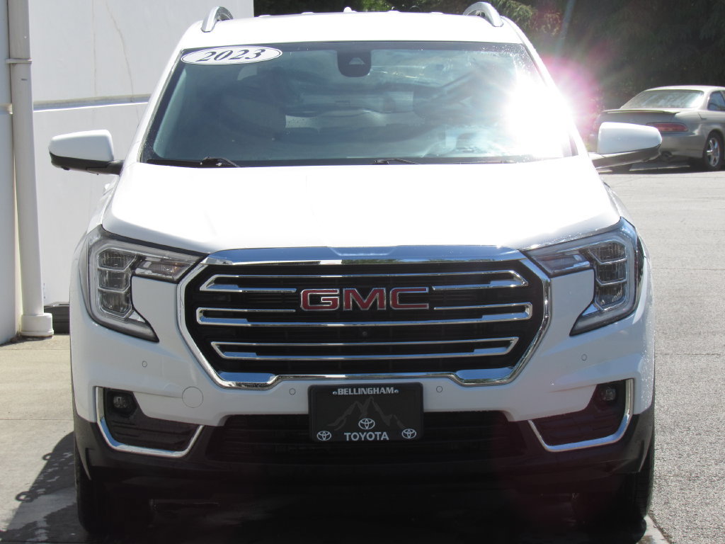 Used 2023 GMC Terrain SLT w/ Tech Package AWD/4WD image 3