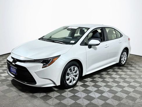 Certified 2025 Toyota Corolla LE FWD image 3