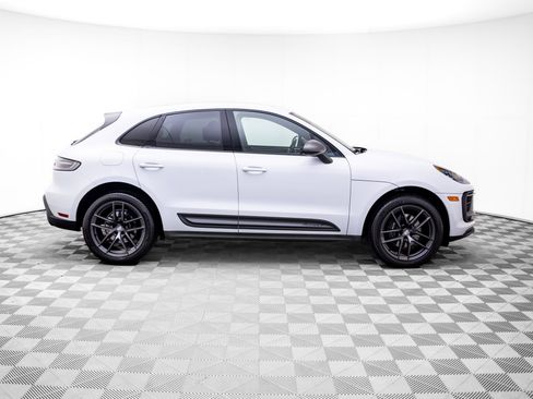 Certified 2023 Porsche Macan Turbo image 7