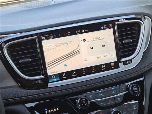 New 2026 Chrysler Pacifica Pinnacle FWD image 13