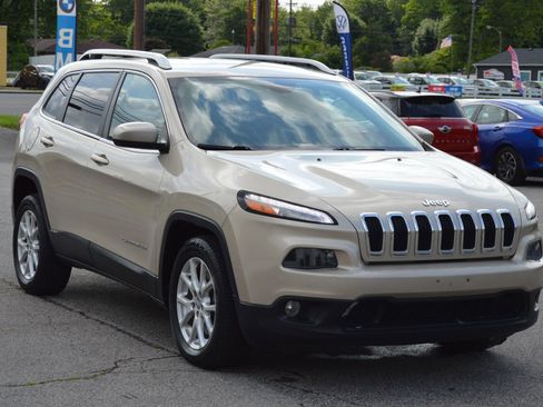 Used 2015 Jeep Cherokee Latitude image 2