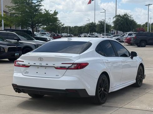 Used 2025 Toyota Camry SE AWD/4WD image 4