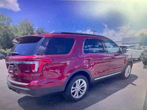 Used 2019 Ford Explorer XLT w/ Equipment Group 202A AWD/4WD image 3