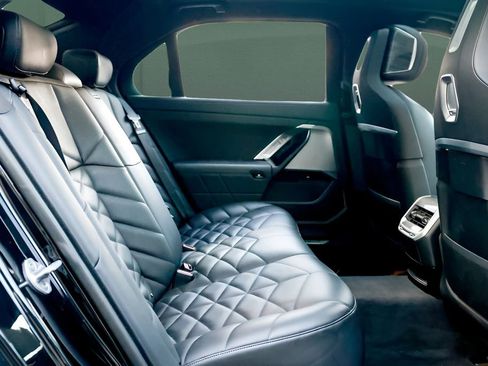 Used 2023 BMW 740i w/ Parking Assistance Package RWD image 21