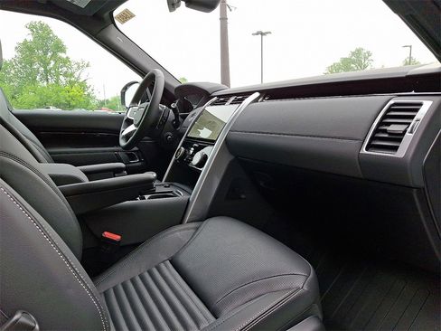 New 2025 Land Rover Discovery S image 4