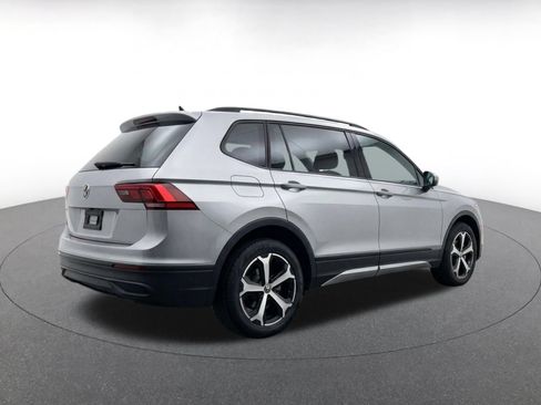 Used 2026 Volkswagen Tiguan SE AWD/4WD image 7