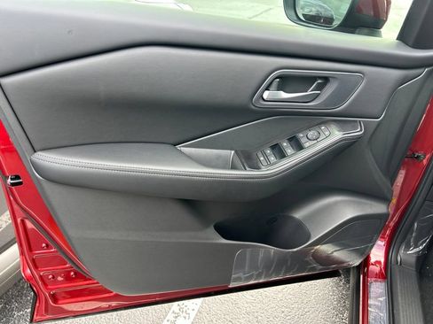Used 2026 Nissan Rogue SV FWD image 18