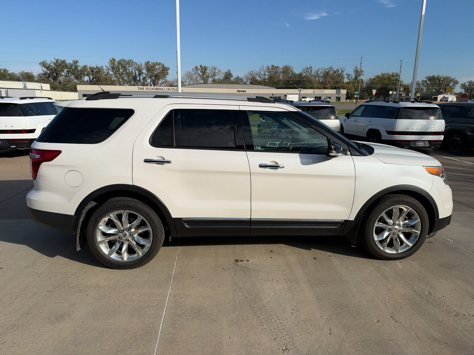 Used 2014 Ford Explorer XLT w/ Equipment Group 202A FWD image 6