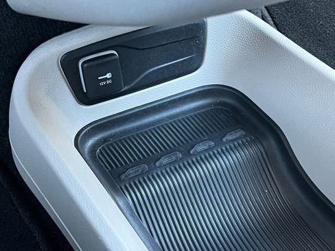 Used 2024 Chrysler Pacifica Touring-L FWD image 30