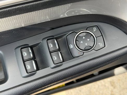 Used 2017 Ford Explorer XLT w/ Equipment Group 202A AWD/4WD image 24