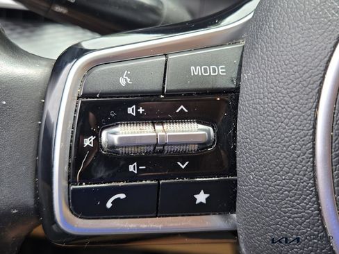 Certified 2023 Kia Carnival LX FWD image 26