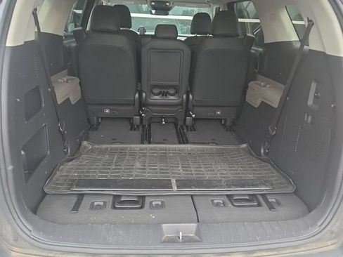 Used 2025 Kia Carnival FWD image 11