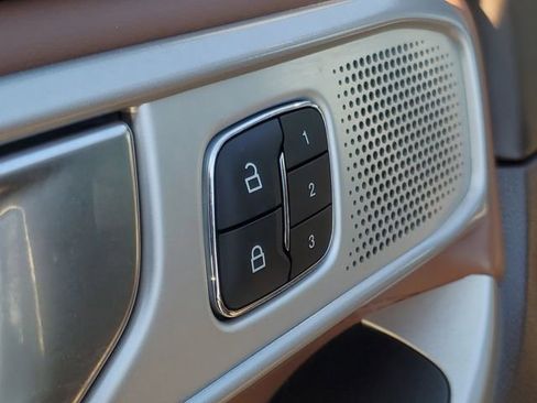 Used 2022 Ford Explorer King Ranch w/ Technology Package AWD/4WD image 9