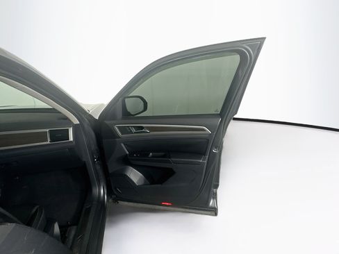 Used 2018 Volkswagen Atlas SEL FWD image 33