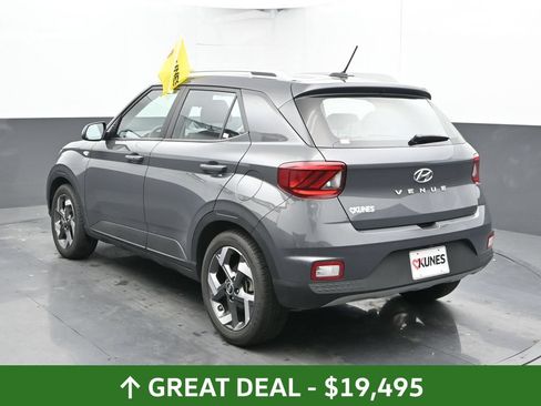 Used 2025 Hyundai Venue SEL FWD image 12