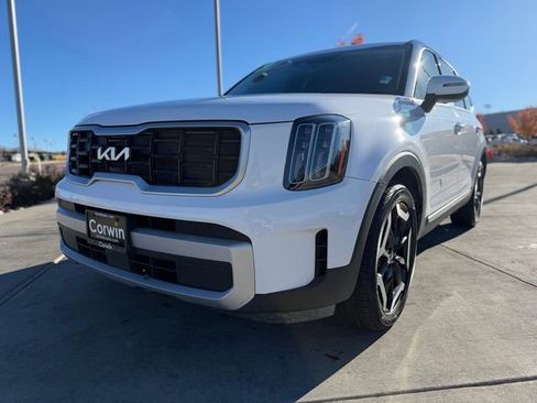 Used 2024 Kia Telluride S w/ S Sunroof Package image 3