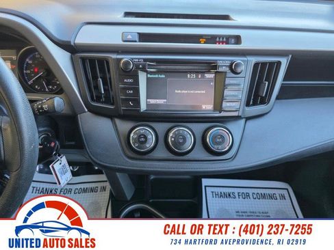 Used 2018 Toyota RAV4 LE w/ Carpet Mat Package AWD/4WD image 20