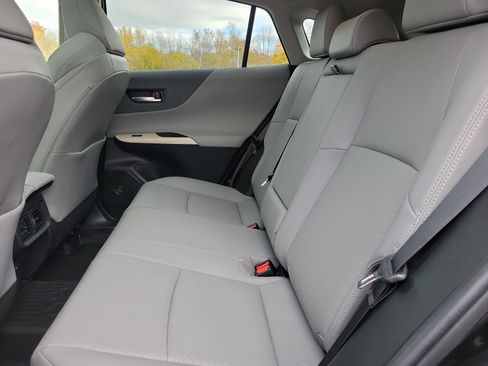 Used 2021 Toyota Venza LE image 16