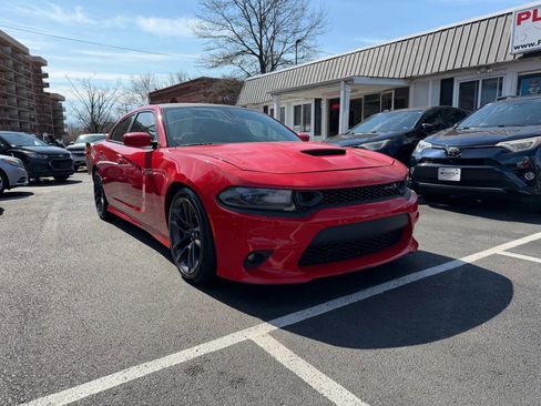 Used 2019 Dodge Charger Scat Pack image 2