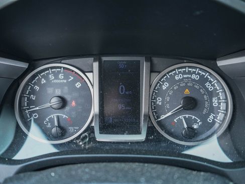 Used 2016 Toyota Tacoma SR5 image 5