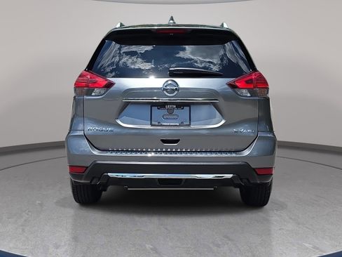 Used 2017 Nissan Rogue SV w/ SV Premium Package AWD/4WD image 7