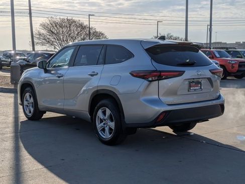 Used 2024 Toyota Highlander LE image 8