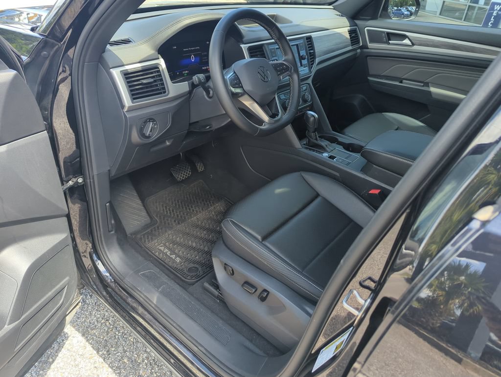Used 2023 Volkswagen Atlas Cross Sport SE FWD image 11