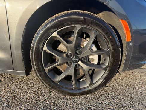 Used 2022 Chrysler Pacifica Limited image 15