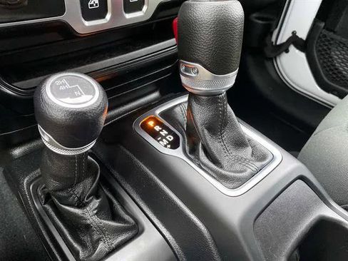 Certified 2020 Jeep Wrangler Sport image 30