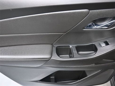 Used 2023 Chevrolet Traverse LT image 19